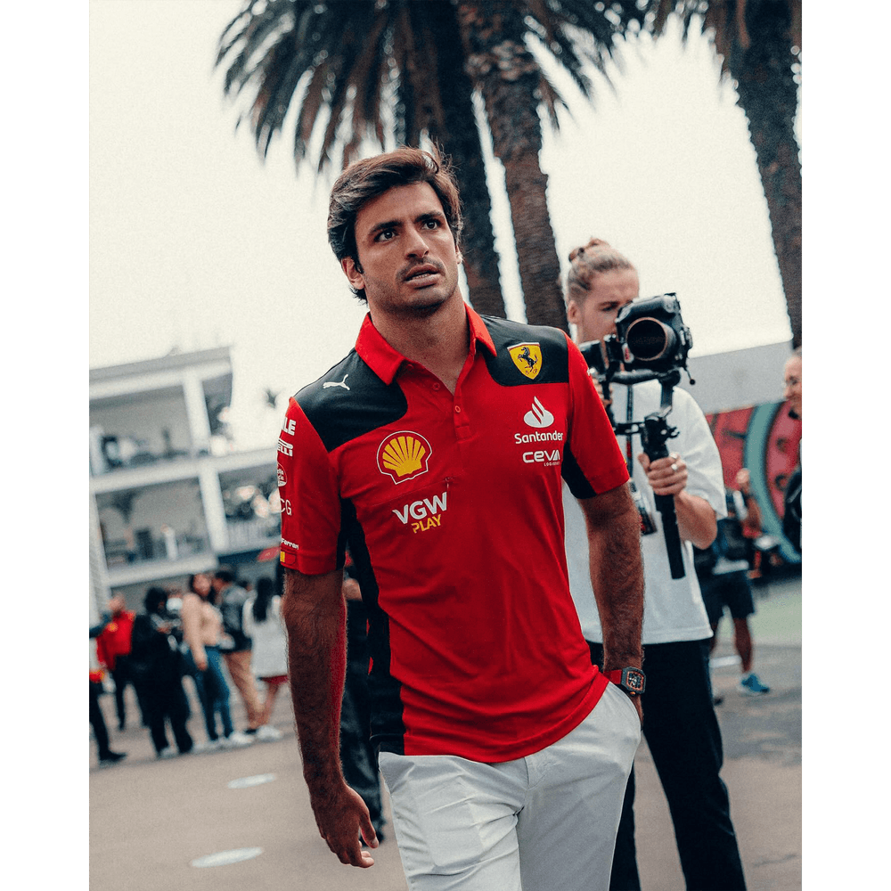 sainz-track-fashion-1.png